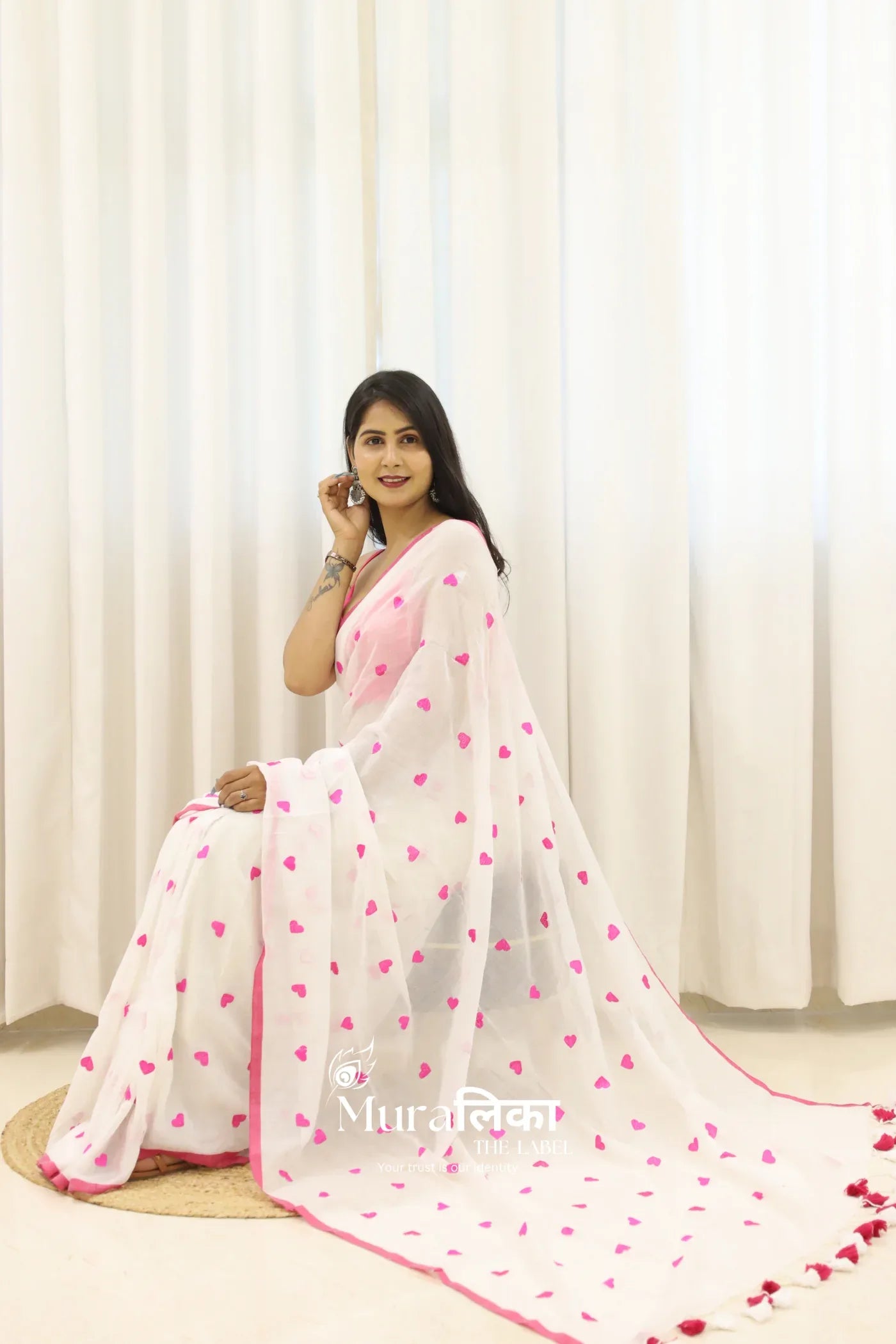 Dil White Embroidered Mulmul Cotton Saree