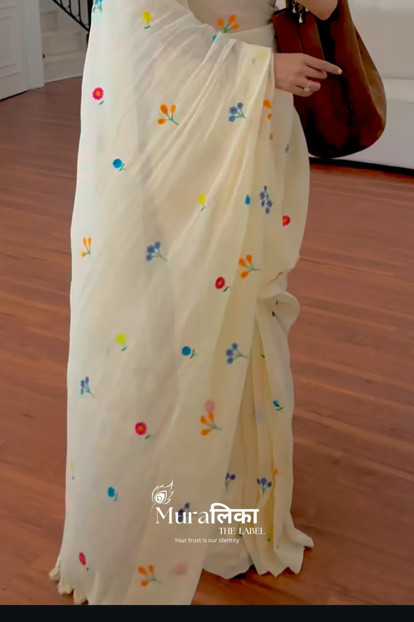 Phoolwari Off white Embroireded Mulmul Cotton Saree - Muralika the label