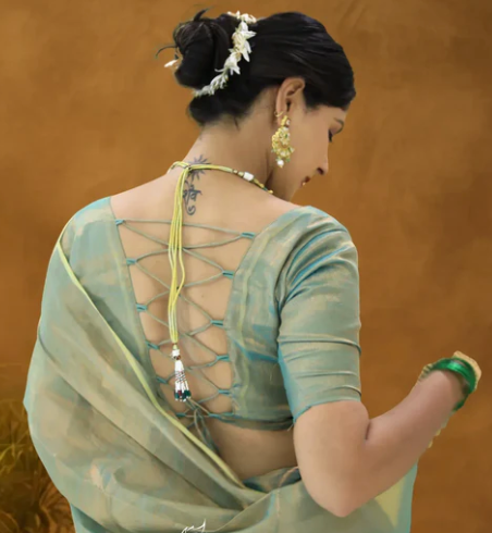 Collar blouses vs. traditional cuts: which blouse design suits your chiffon saree best?
